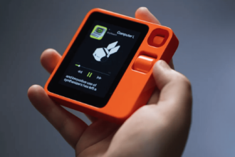O Rabbit R1, assistente de bolso com inteligência artificial, vendeu 10 mil unidades em 1 único dia